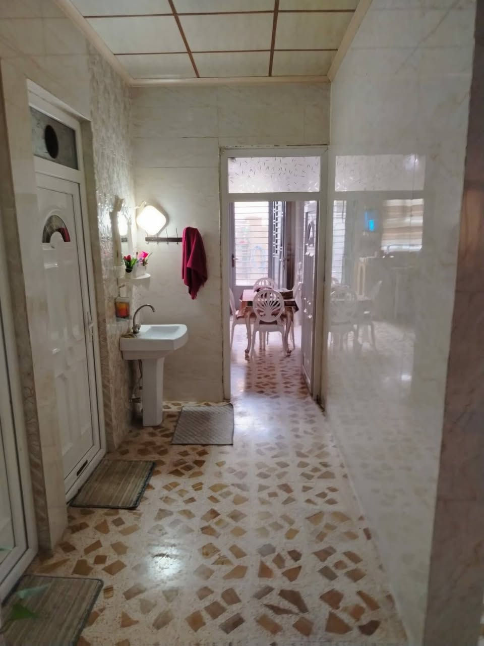 🏡 دار للبيع – موقع مميز
📍 الموقع: بداية مزارع زيونة، قرب دائرة المرور
📐 المساحة: 176 متر
📏 الواجهة: 8 متر
📏 العمق: 25.5 متر
🏠 الدار: طابق ونصف

🔹 تفاصيل الدار:

3 غرف نوم

صالة

منور عدد 2

حمام غربي

حمام شرقي

حديقة بمساحة 4 × 4 متر

💰 السعر: 145 مليون دينار

📞 للتواصل والاستفسار:
***********

موقع مميز وقريب من الخدمات – للجادين فقط.
