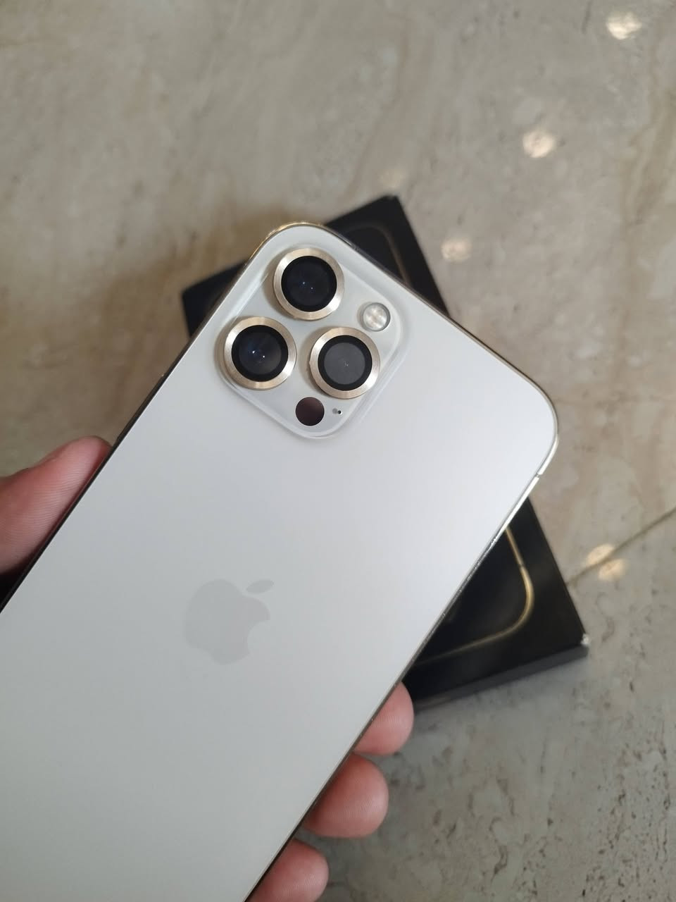 ايفون 12 برو ماكس ذاكرة 256 بطاريه 100
جهاز مبدل كامره وبطاريه اصليه فقط فيس ايدي مايشتغل وياء كارتون مالته مطابق

السعر 350

***********
