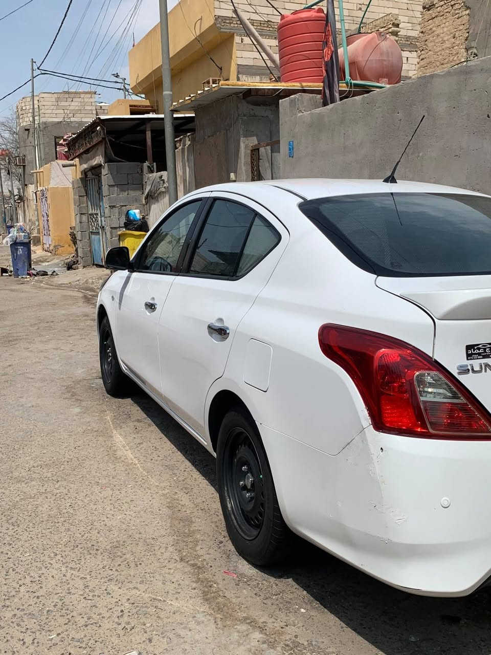 السلام عليكم نيسان سني مديل23 ماشيه 94 بيها جاملغ امامي مبدل والبنيد بي طعجات بسيطه ثنين 
السيارة جاهزه من كلشي السعر 105 العنوان البصره المعقل 
رقمي *********** بي واتساب
