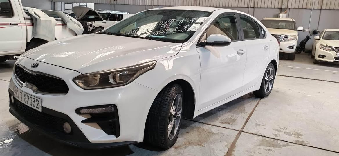 كيا سيراتو خليجي للبيع مواصفات عادية محرك 1.6
السيارة نظيفة مال بيت للبيع بسعر 13,500 وبيها مجال بسيط
بيها صبغ كلش بسيط بالبنيد جهة السيار فوق اللايت. 
للتواصل الاتصال بالرقم 
*********** بغداد, العراق
