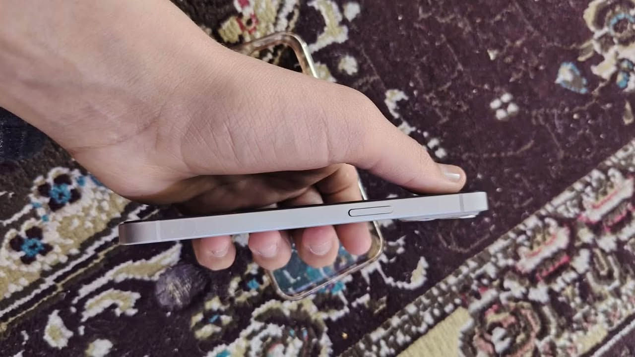 السلام عليكم ايفون ١٣عادي جهاز كلش نضيف مستبدل شاشة اصليه تقره مستعمله فيس ايدي شغال البطاريه اصليه ٨٢ وكلشي شغل تجي تاخذه وين متريد فحصه 
سعره ٣٥٠ مكاني بغداد البلديات ***********
