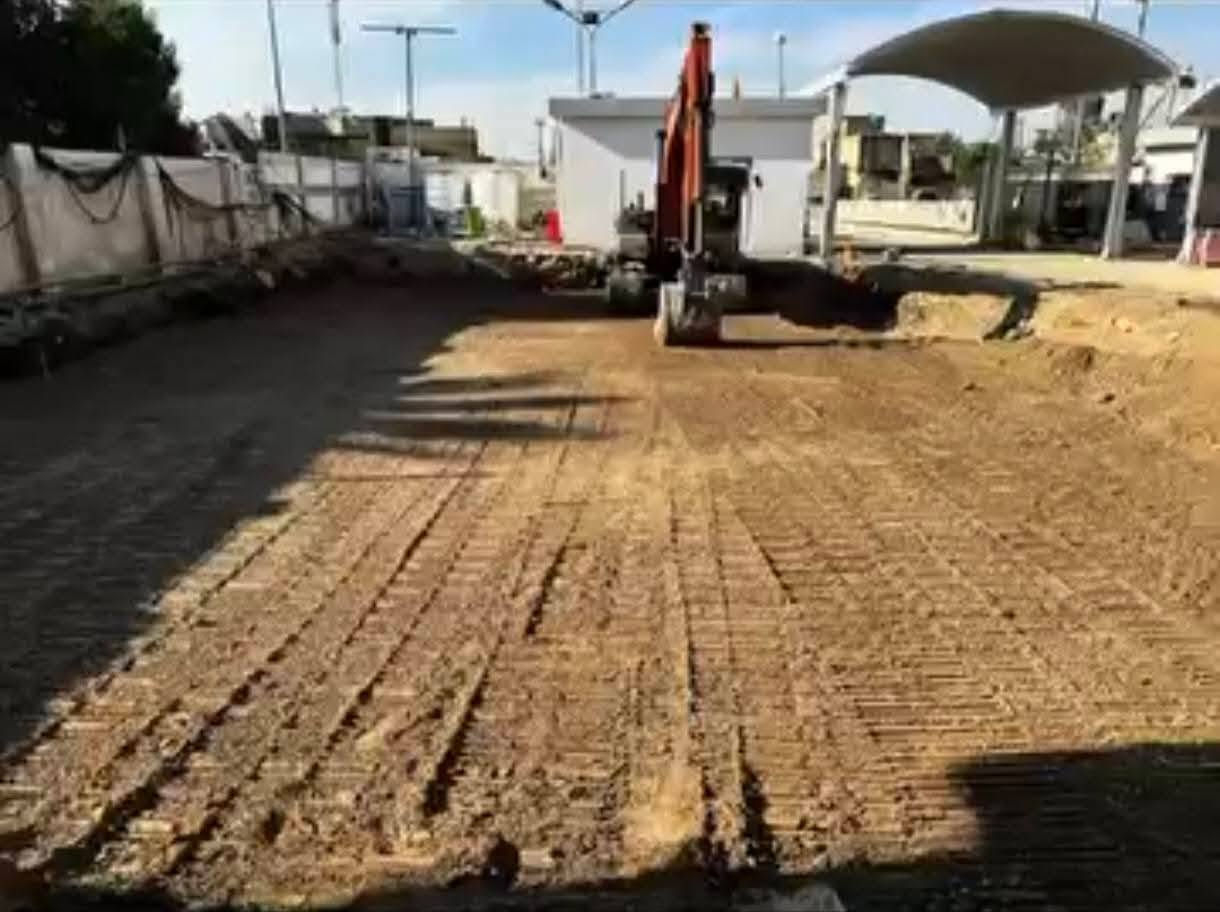 ننفذ جميع أعمال المقاولات والإنشاءات، ومنها:

✅ قلع القطع ورفع الإنقاذ 
✅ حدل القطع وتجهيزها للعمل
✅ دفن وتسوية القطع
✅ تجهيز  تراب  والسبيس وكافة المواد الإنشائية
✅ توفير الحادلات والحفارات والآليات الثقيلة وجميع المعدات
✅ تنفيذ أعمال الحفر والردم والتسوية

✅ سرعة في الإنجاز مع الالتزام بأعلى معايير الجودة

📞 للاستفسار واللحجز
***********
