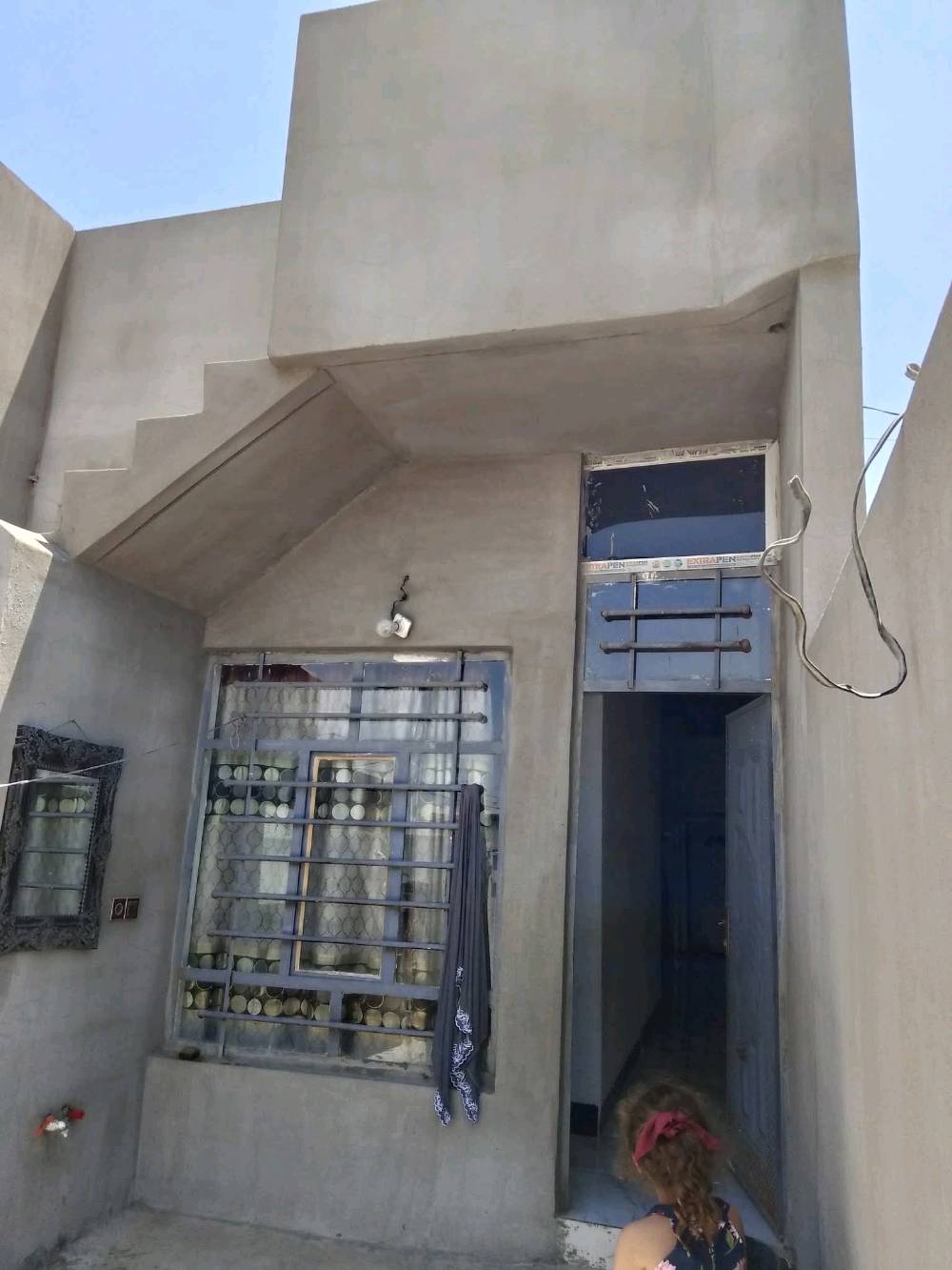 بيت للبيع 80 متر حي النصر الثانيه قرب جسر الرابع البيت بلديه جديد نضام دكت سعر 35 
***********
ممكن تذكر شنو نوع السند/الطابو؟ وهل البيت صرف لو عليه أي قيود أو مشاكل بالمعاملة؟: 
بدون مشاكل بلديه
كم عدد الغرف والصحيات والمطبخ بالبيت؟ وهل بيه حوش/سطح/مخزن لو لا؟: 
غرفة نوم واستقبال
شنو سنة البناء تقريباً؟ وهل البيت مجدد بالكامل لو يحتاج شغل بسيط؟: 
2025
ممكن توضح الموقع أكثر: أي زقاق أو علامة قريبة بالضبط غير حي النصر الثانية قرب جسر الرابع؟: 
فرع مسجد عائشه 
السعر 35 مليون نهائي لو بيه قابلية للتفاوض؟ وإذا أكو، شكد آخر سعر؟: 
قابل للتفاوض بشكل بسيط