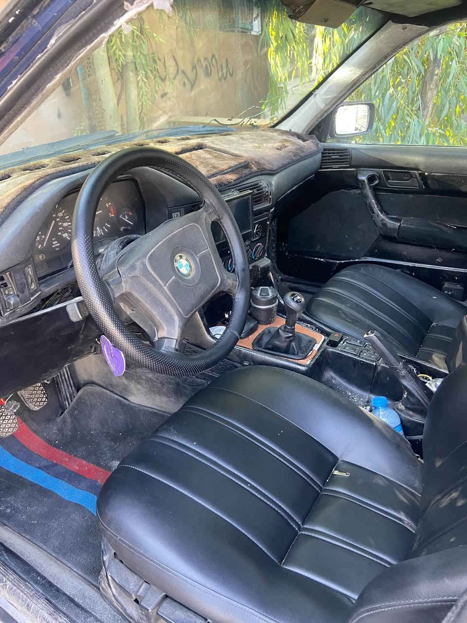 سڵاوی خواتان لێبێت
BMW1994
سڵاید
٢جام كارەبا
مەكینەی ٢٥
گێڕعادی
پێش پان
كارەبای هەمووی بەشرت
ئەشیای تەبرید كاملی پێوەیە 
تایەو ویلی لۆكە
ئاڕم پلاستیك هەولێر 
ئاڕم وئەوەلیاتی بەشەرت
سەیارەكە بەس موسە
هەیكەلی زۆر جوانە ماشاللە
سعری ٢٨ گەلاو مەجالێكی برایانە
لە سلێمانیم
***********
