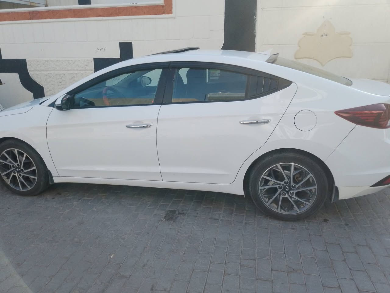خليجي 19 ماشيه 234 بيها صبغ دعاميه ودوسه وشويه تلحيضات. رقم انبار دولي بأسمي. 
سعرها 145ورقه مكان الرمادي الملعب 
للاستفسار ***********
