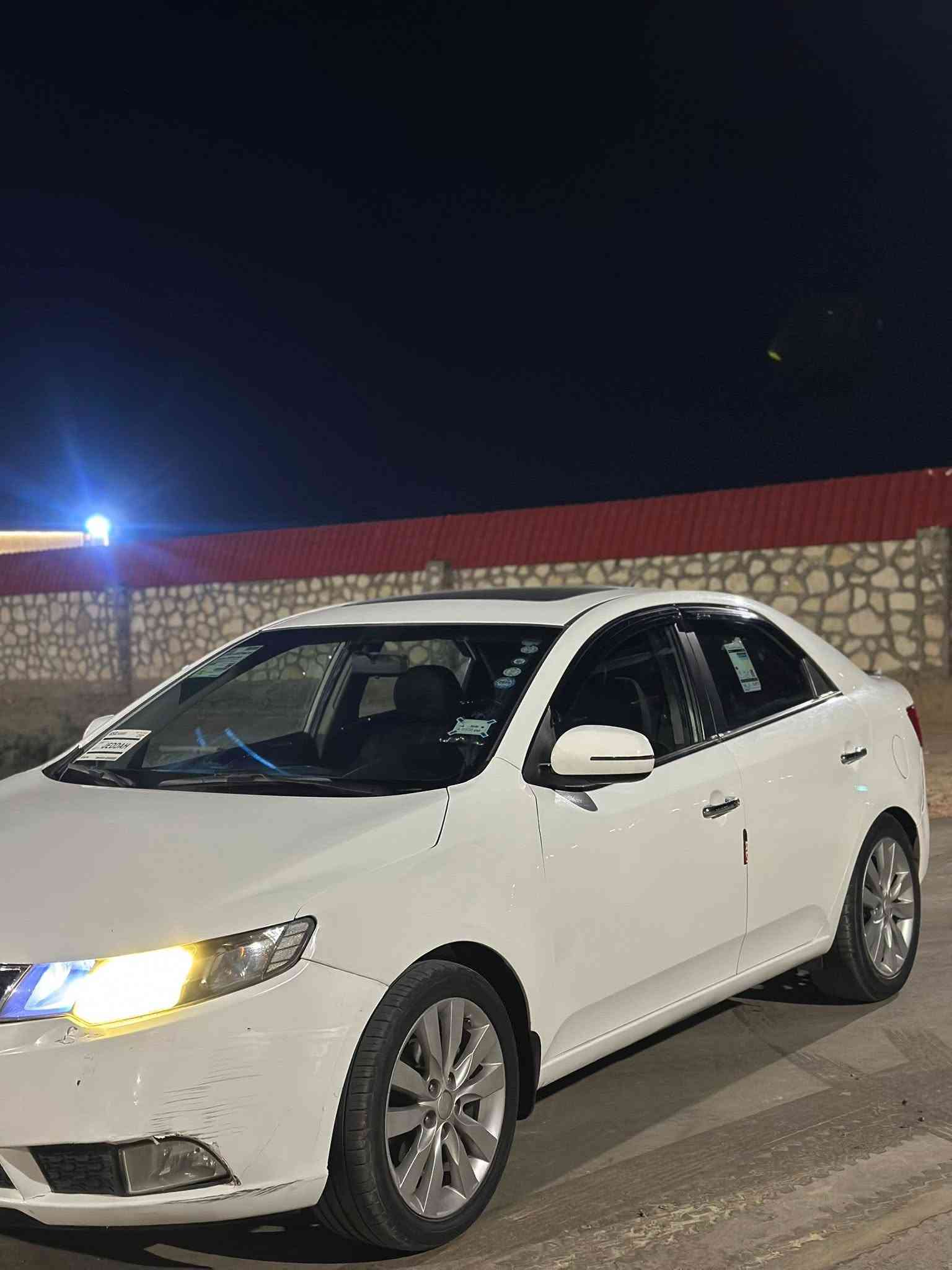 سيراتو موديل2012 السياره بيه باب تبديل وبيه الجاملغ الامامي بارد السياره فتحه بصمه السياره حلوه وجديده حداديه باتري فول السياره وحلوه سعره 100وبيه مجال مكاني ديوانيه ***********
