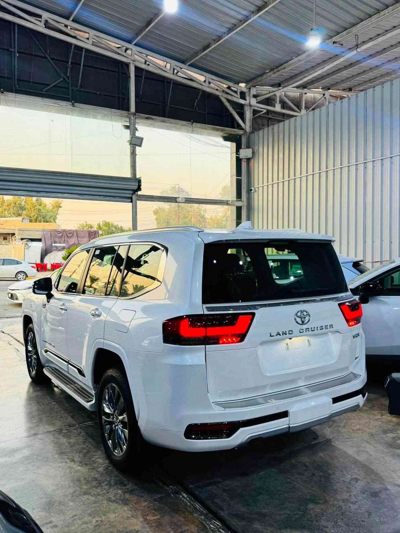 🔥👑 مجموعة الملك لتجارة السيارات الحديثة 👑🔥
عنوان الثقة • الفخامة • أفضل الأسعار

🚨متوفر جميع انواع الاندكروز 2026 + 2025 🚨

🔥 أسعار نار ودلال وحياكم الله وتدللون 
💵 البيع نقداً (كاش فقط)
📋 السعر شامل اللوحات المرورية – رقم بغداد

✨ أحدث إصدار TSS | فل مواصفات 1/1 ✨
           ✅ رادارات أمامية وخلفية ✅

🎁 ضمان ساس سنتين أو 40,000 كم 
🛢️ 8 تبديلات دهن مجانية🔧 8 فلاتر مجانية 
━━━━━━━━━━━━━━━━━━
🚗 قسم الزيرو 2026 

1️⃣ لاندكروزر GXR 1/1 (TSS) — أبيض 🤍

2️⃣ لاندكروزر GXR 1/1 (TSS) — أسود 🖤

3️⃣ لاندكروزر GXR Limited TSS Black Edition

4️⃣  لاندكروزر VX Limited BLACK EDITION TSS 

5️⃣ لاندكروزر VX Limited Twin Turbo TSS

6️⃣لاندكروزر  VXR HEV 2️⃣0️⃣2️⃣5️⃣
━━━━━━━━━━━━━━━━━━
🔥 أسعار VIP لا تُفوّت🚗 
السيارات جاهزة للتسليم الفوري⏳ الكمية محدودة...

📍 العنوان: بغداد – الكريعات – نهاية شارع المعارض

☎️***********

☎️***********

━━━━━━━━━━━━━━━━━━

👑 مجموعة الملك لتجارة السيارات الحديثةثقتكم رأس مالنا... ونوفر لكم أفضل المواصفات بأفضل الأسعار. أهلاً وسهلاً بكم.

نص مكتوب في الصور:
- TOYOTA LAND CRUISER 2025 | VXR HEV Hybrid | VXR ضمان تويوتا العراق ومرقم بغداد