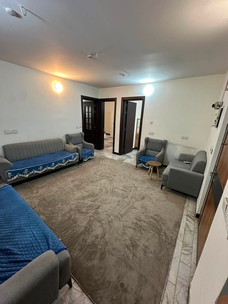 � شقق مؤثثة للإيجار – الكرادة 🏠
✅ غرفتان نوم

✅ صالة مريحة

✅ مطبخ متكامل

✅ حمام

✅ مؤثثة بالكامل وجاهزة للسكن

✅ مناسبة للعوائل والسكن الهادئ.

📞 للاستفسار والحجز:

***********

🏢 كما يمكنكم زيارة مكتبنا للاستفسار والحجز على العنوان التالي:

الكرادة داخل - مجاور دايموند مول / شارع علاء حداد
