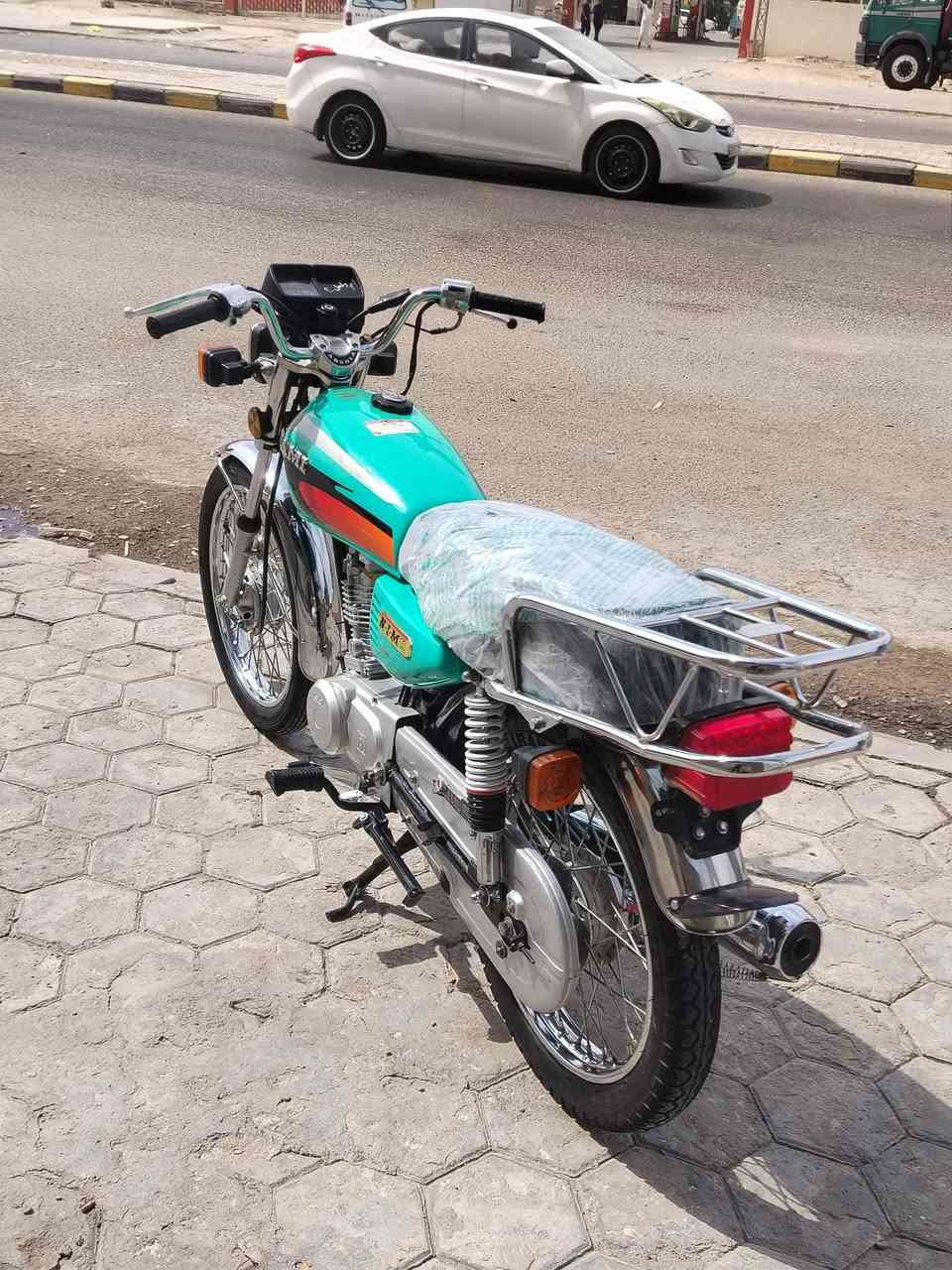 سلام عليكم 👋 
نامة متياز باب اول 3 احرف 
دراجة جديده بلكارتون ما عايزة برغي  مديل 25 اوراق سكنر 
سعرة 650 وبيه مجال شراي يتصل ***********

