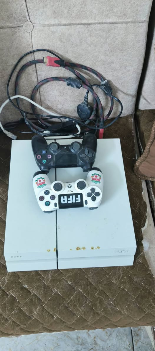 ​🎮 للبيع بلايستيشن 4 (PS4) بحالة ممتازة وبسعر لقطة! 🌙
المحتويات: الجهاز بلونه الأبيض الأنيق، مع اثنين من أدوات التحكم (أيدي يدات) أصلية (واحدة سوداء والثانية بيضاء بتصميم مميز)، بالإضافة إلى الكارتون الأصلي وكافة الأسلاك المطلوبة (الطاقة وHDMI). ذاكرة الجهاز 500 مهكر ونظام الجهاز 11 دنكل
​السعر: 200,000  وبي ومجال
واتساب للتواصل ***********
