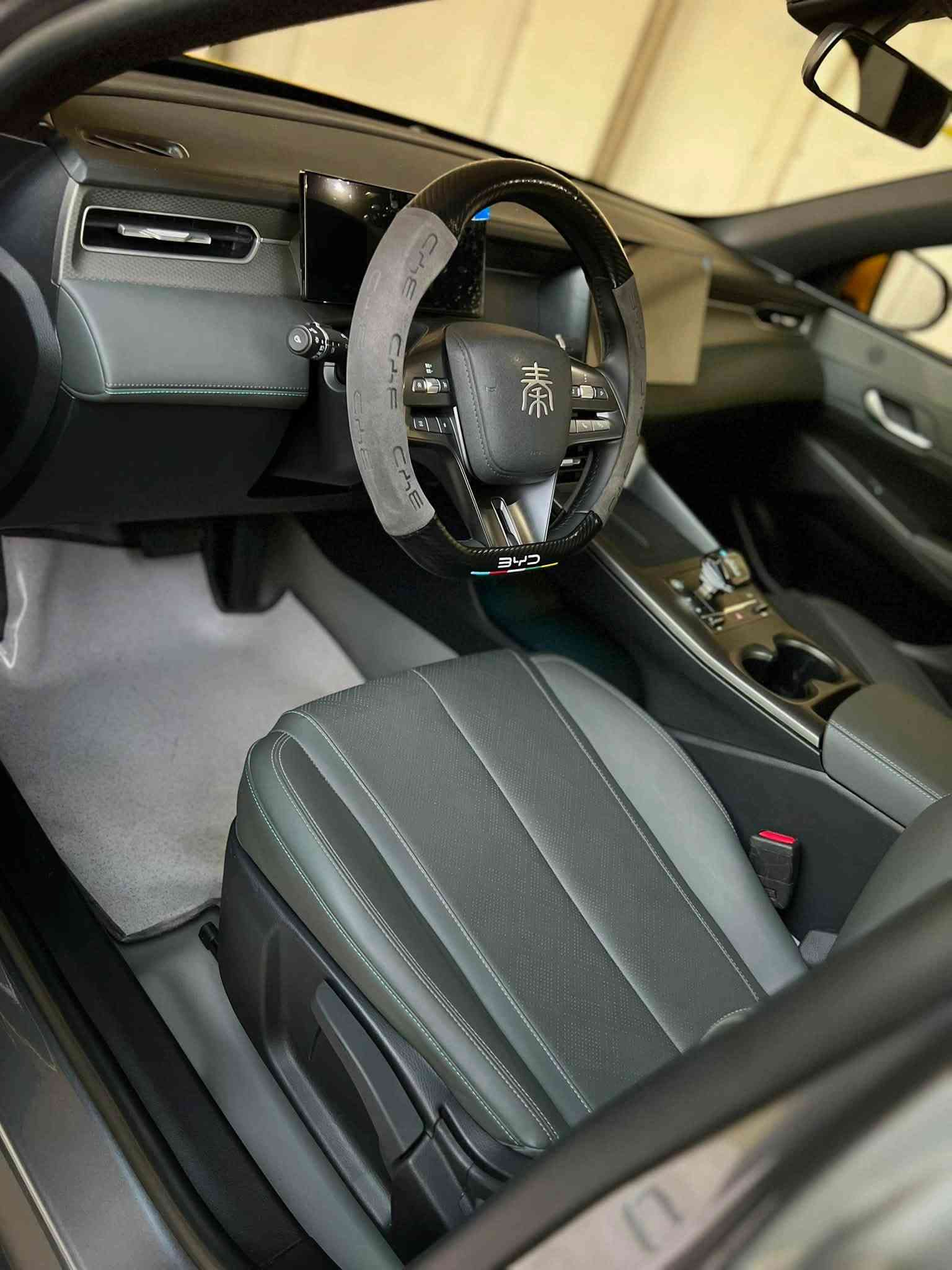 بي واي دي كن بلاس 2025 رقم بغداد أجره
Byd Qin Plus 2025 
السياره على وضع الشركة كفاله عامه الممشه الكلي 18 الف 
داخل زيتوني كامل ملحقات السياره فول ومعروفه المواصفات 
3 انظمة (( بانزين - هايبرد - كهرباء )) 

السعر : 20 مليون 
الهاتف : *********** 
العنوان : بغداد
