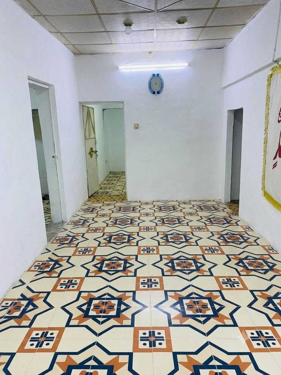 بيت طابو صرف للبيع مساحهة 150متر واجهة 10نزال15 عنوان البصرة الزبير  الدريهمية ثانيه  السعر 100.....✨ 3غرف وسط ومنور صغير بنهاية لبيت.وحمام ومطبخ خارجيات وكراج جبير ماكو ديوانية واهلا وسهلا تواصل *********** بناء قديم ترميم جديد صبغ معجون داخلي  الصالة والغرف وسراميك فقط صاله موقعه حلو ونضيف البيت باب كراج بي
