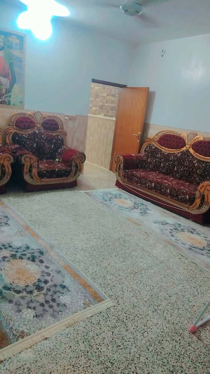 بيت مساحه ١٢٥ متر
ثلاث طوابق
طابق ارضي صحيات خارجيه وديوانية ٦ب٥ وصاله
ومطبخ وحمام وغرفه صغيره
طابق الثاني غرفتين نوم كبار وصاله كبيره وحمام
والطابق الثالث سطحين كل سطح على جهه العنوان حي الحريه الاولى السعر 85 بيه مجال للاستفسار تواصل مع الحساب

نص مكتوب في الصور:
- HONOR X9b
- 108MP Ultra-Sensing Camera