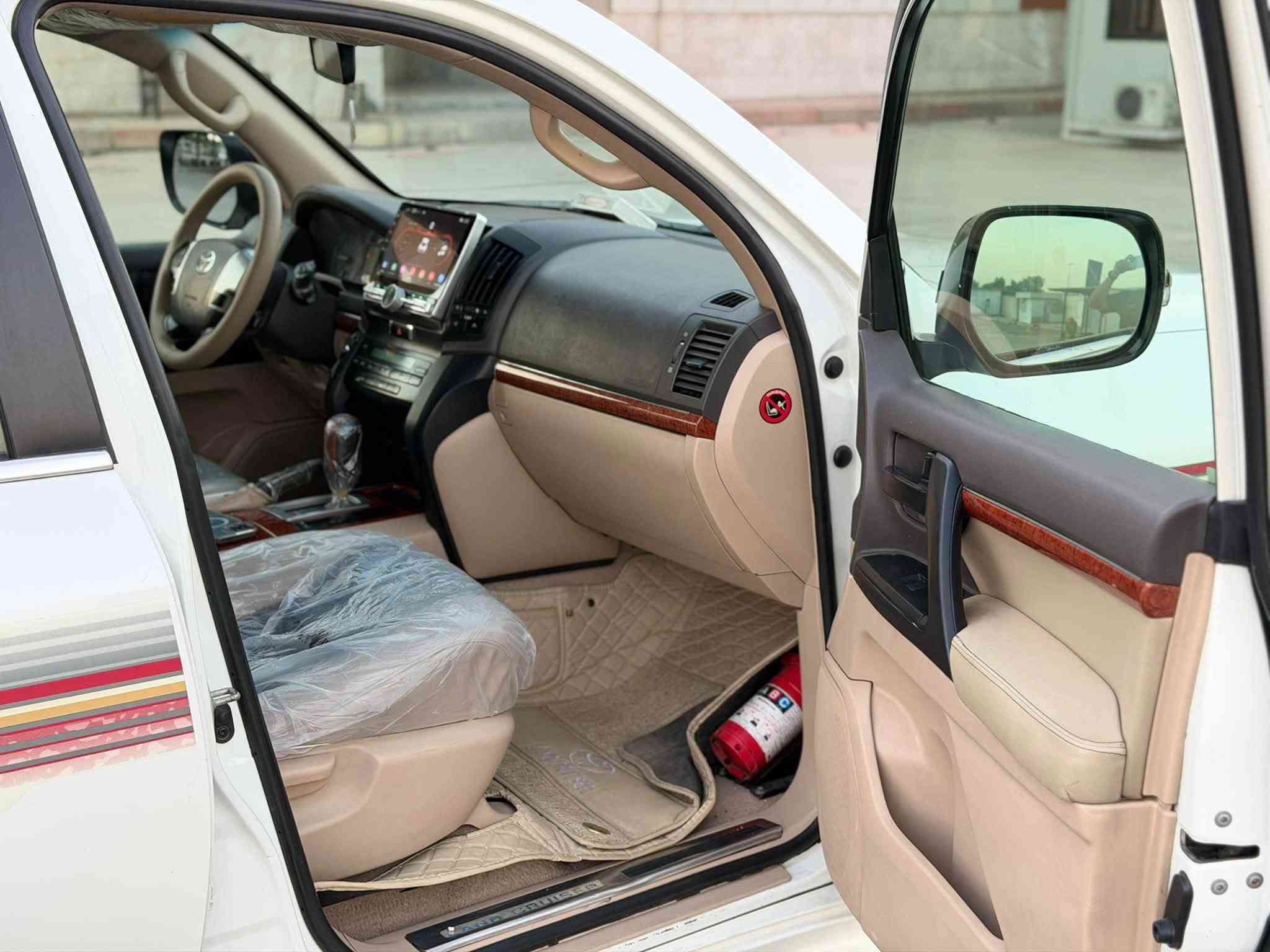 🚘 LAND CRUISER G.XR 🚘
تويوتا لاندكروزر مديل 2012 بريم اصلي محرك 6 سلندر فول مواصفات بصمة. فتحة. طفاية حريق. 3 قطع تبريد. مناخ منفصل. تحديد مسار. مثبت سرعة. مانع انزلاق. فورويل. مقاعد كهرباء. مري كهرباء. حساسات امامي + خلفي. نقطة عمياء + مواصفاته آخرى 
السعر : 29.000$
للأتصال : ***********
العنوان : بغداد البياع
