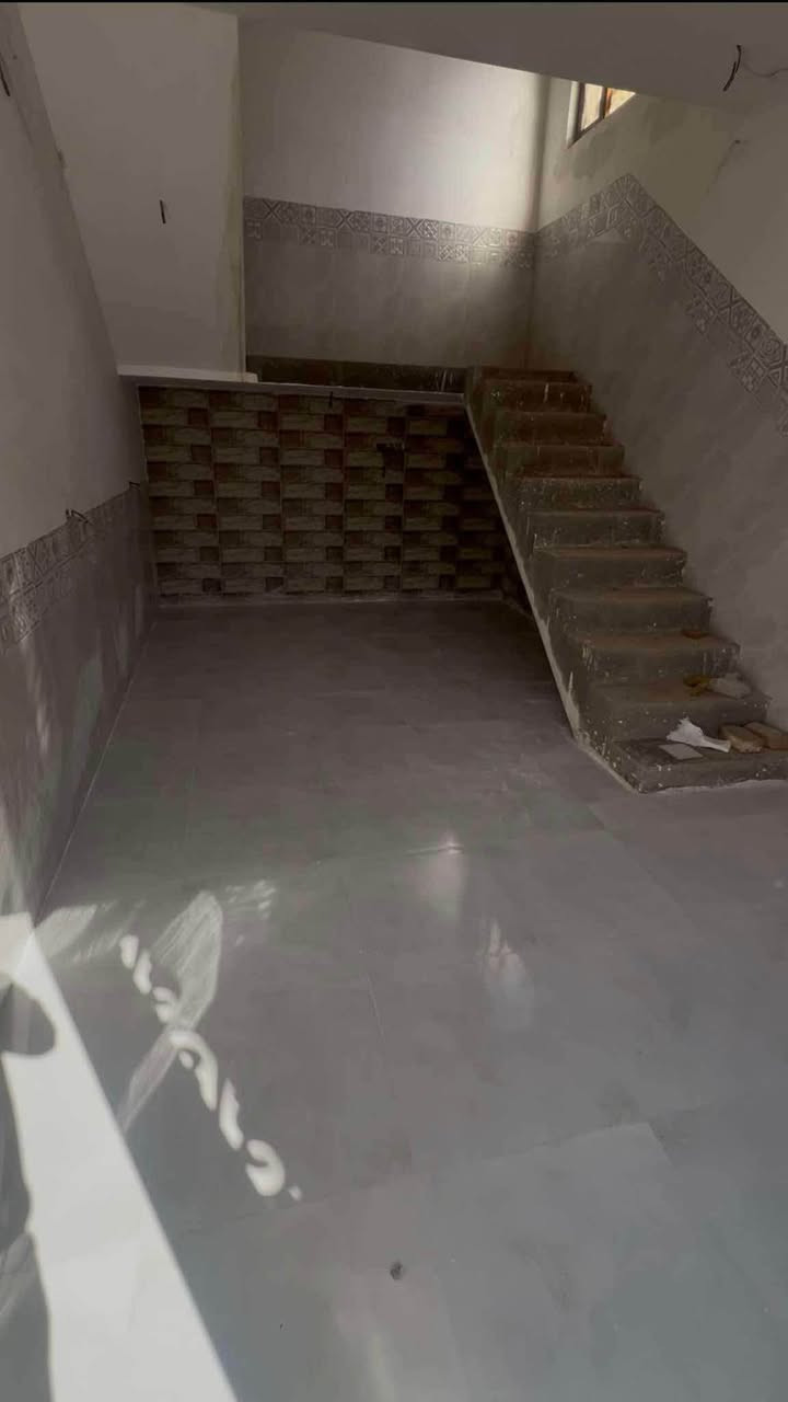 السلام عليكم
بيت زراعي سند 25 سعره يخبل اخو البلاش
مساحته120م
يتكون من
استقبال 8x3.5
صاله 8x3.5
مطبخ 4x3
غرفه 4x5
📍الموقع / الحولي الجديد بجهه الحولي القديم مقابيل حي المعلمين 
للأستفسار اتصل على ***********
