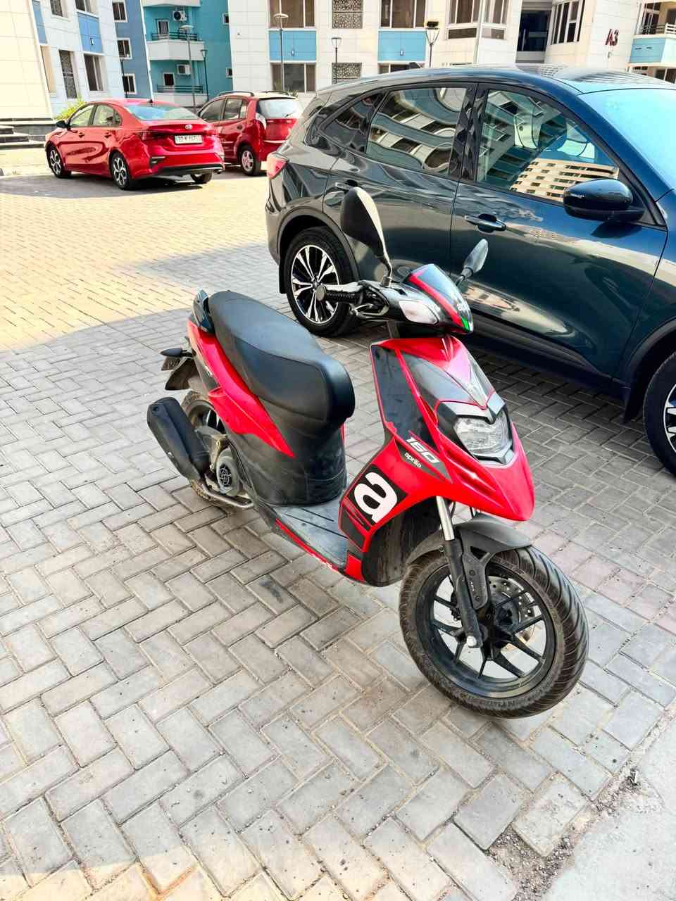 السلام عليكم دراجة ابريليا 150cc بعده بحالة الوكالة 2026 ماشية 800 كيلو تقريباً مرقم وكامل صار اقل شهر من اخذته السعر2.800.000 وانتو تعرفون مواصفته تجي كابريتر وabs بريك امامي 
للتواصل ***********
