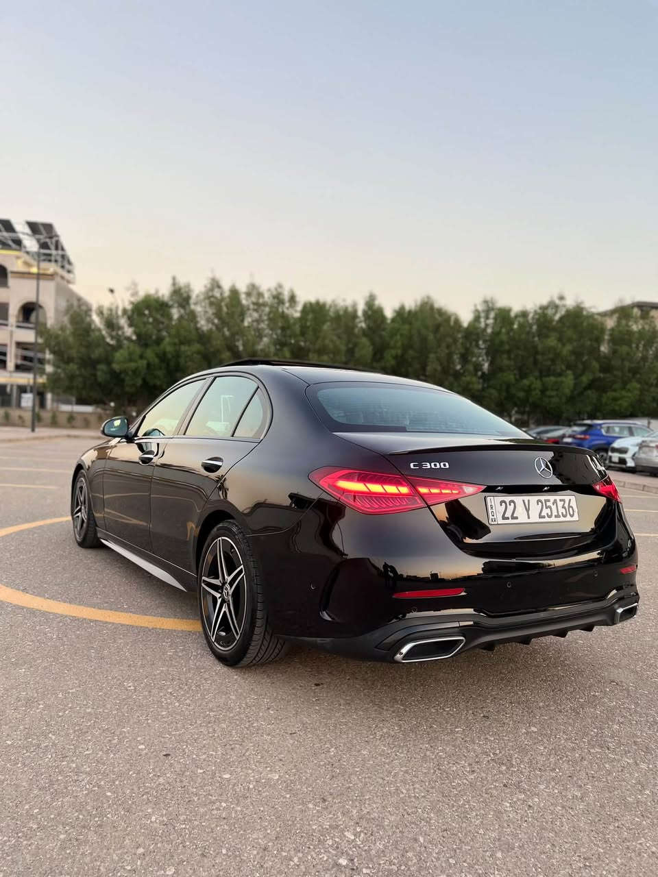 سلام عليكم
2024 MERCEDES-BENZ C-CLASS, 300 4MATIC مارسيدس c300 2024 
المسافه المقطوعه:17.000mi
الحادث:موجود صوره بلمنشور 
السياره 4MATIC يعني فور ويل 
السياره فووول مواصفات داخل احمر 
السعر 37.000$ يعني 370 ورقه 
موقع السياره :بغداد حي العدل 
للأستفسار: ***********
