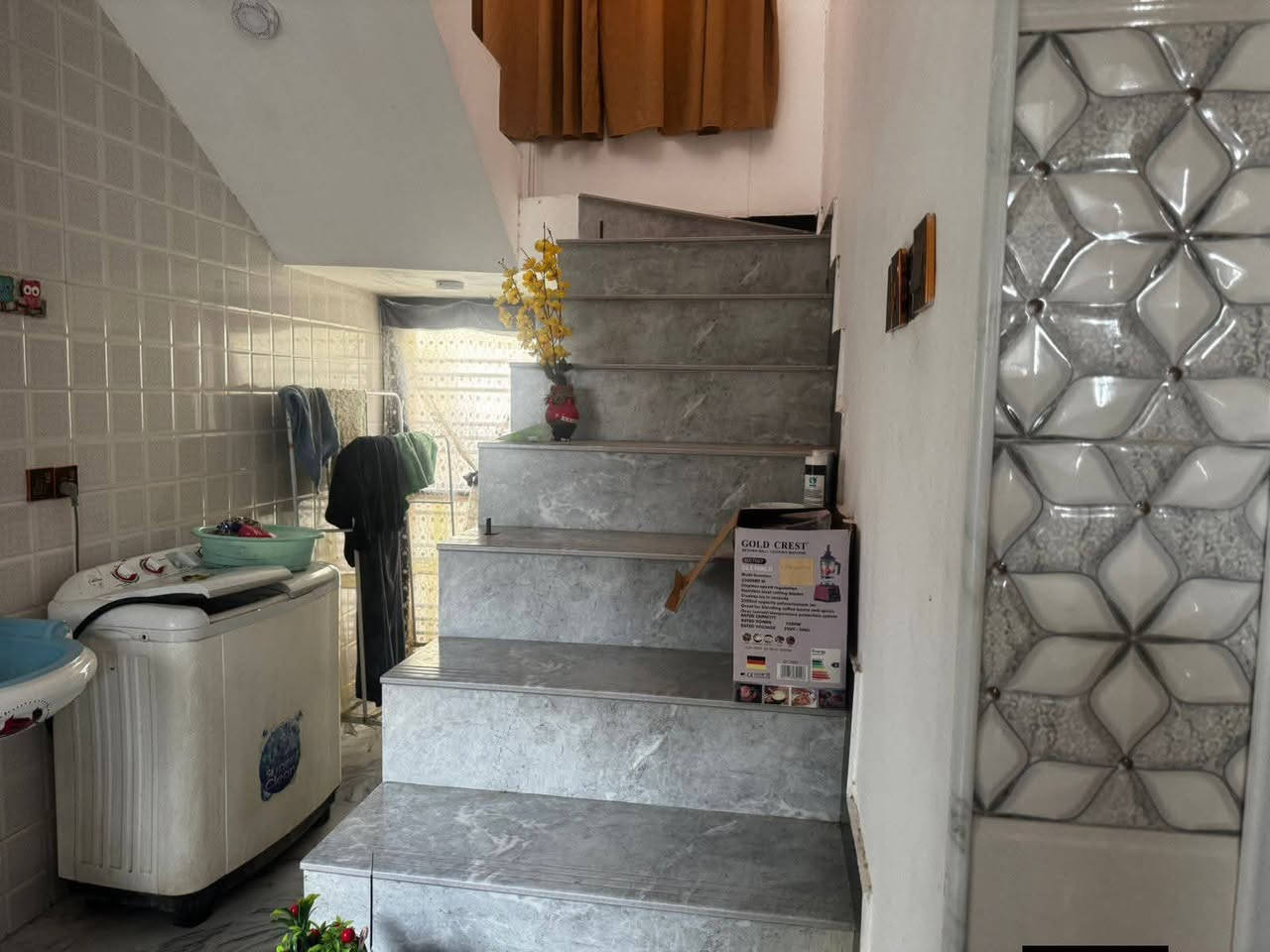 يا الله
بيت للبيع مساحته 100متر 
موقعه حي المهندسين طريق ابو الجاسم 

كافة الخدمات كهرباء ماء تبليط كلش قريب علية
زراعي سند 25 تحويل مباشر أو اقرار محكمه 

يحتوي على غرفه نوم واستقبال وصاله ومطبخ وصحيات 
معلومه السقف مسلح البناء جدا نظيف ومرتب لعائله صغير
السعر 39 وبي مجال 

استفسار ***********
