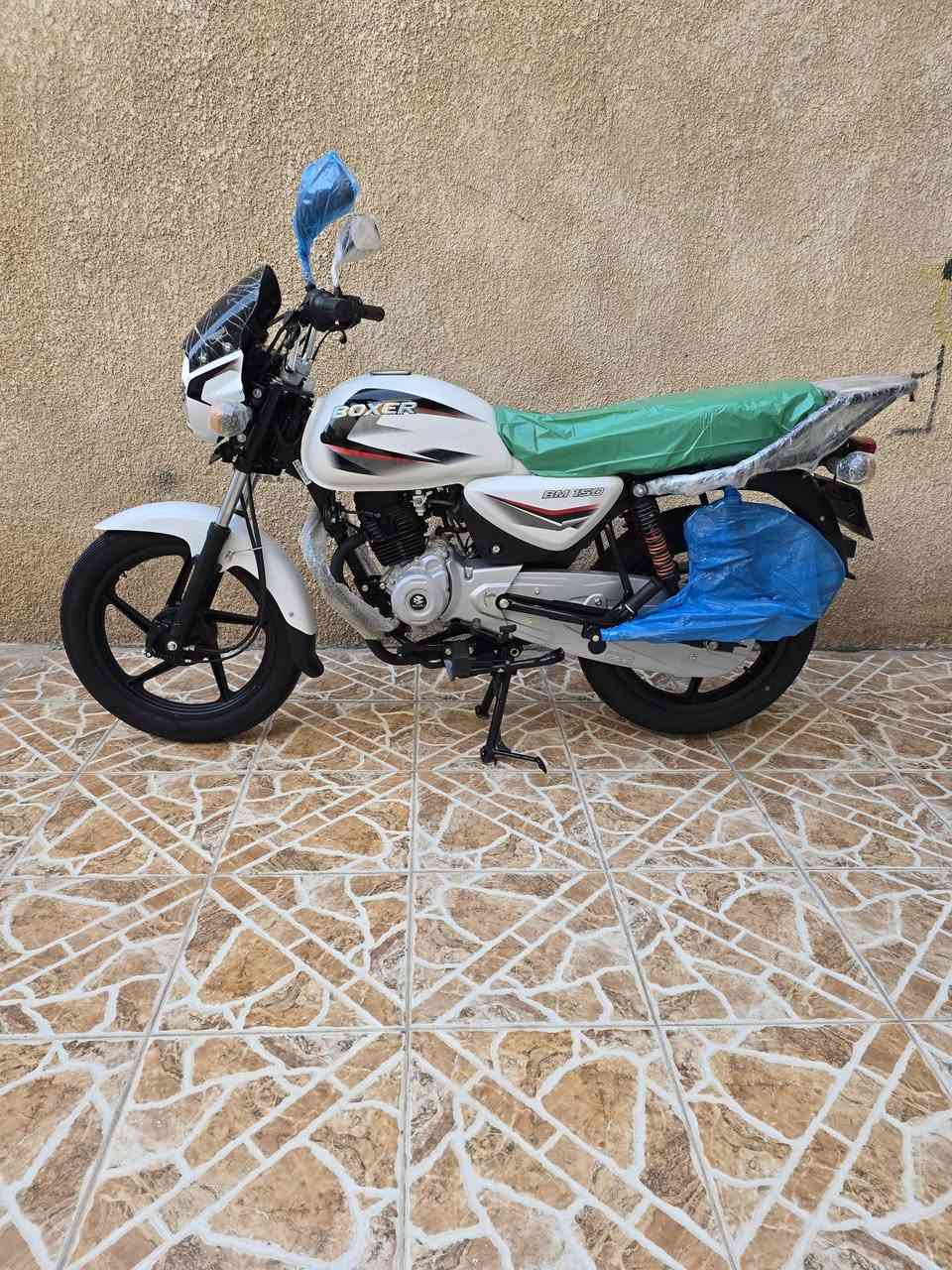 السلام عليكم شباب
بوكسر للبيع 
موديل 2023 شهر 11
 نازله 2026 شهر 8
دراجه زيرو صفر كيلو متر
مكفوله كفاله عامه 
دراجه رقم وسنويه بغداد
نكليزي تحويل ثاني يوم 
السعر خاص
مكاني ديالى خالص
 الشراي يتصل على هذا الرقم ***********
