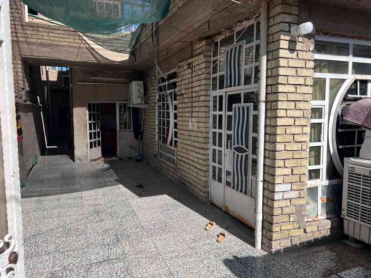 السلام عليكم بيت 190مترالظباط قرب معامل الكاشي يحتاجله ترميم شي بسيط للاستفسار***********
