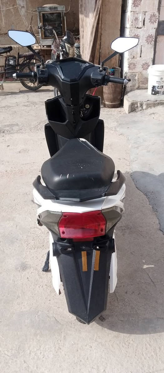 شحن • ٦ بطاريات • نضيف