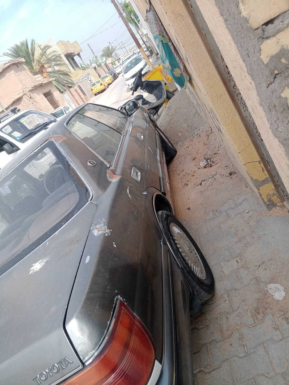 للبيع • سيارة • للتواصل