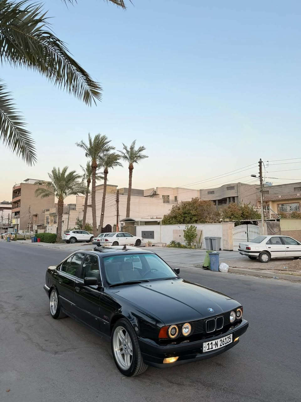 بي ام دبليو
موديل 1991 
للبيع 535 
عليها مكينه وكير صقر دبل فانوص مسكر 
السياره فول 
جاهزه اي نقص مابيها 
ويل جديد وتخم تاير جديد 
منضومة تبريد جديده 
السعر 64 وبيها مجال بصيط 
عنون السياره بغداد السيدية 
***********

