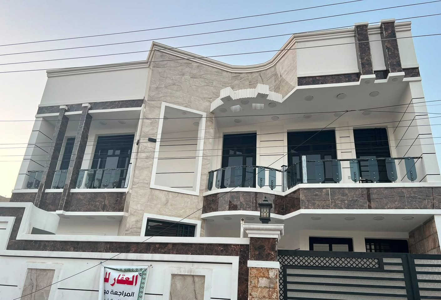 بيت للايجار الفلوجه بحي الشرطه قرب شارع اربعين طابقين خمس غرف بدل ايجار 850 لاستفسار ***********

