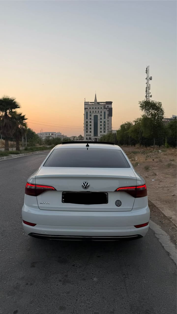 Jetta 2019 sel 
مواسەفات کەنەدی
پێش و پشت کەپس 
-رادار پێشەوە
-رادار پشتەوە
-راداری تەنیشت
-خەتی جادە
-فول لایت ئەوتۆ
-فڵچەی جام ئەوتۆ
-گێچ ئەلیکترۆنی
-پانۆراما
-سیدی بۆکس
-لیدی ناوەوە
-٣مۆدی لێخورین (نۆرماڵ-سپۆرت-ئیکۆ-کەستم) 
-کوشن هیتەر 
مواسەفاتی زۆر جوان و سەیارەیەکی زۆر خاوێن 
                                                                           
( ١٤٨،٠٠٠km)   ماوەی رۆیشتوو
سەنەوی و هەزە و هەموو شتێکی تازە کرایتەوە
٢ پارچە سوبغە دەرگاو چاملغی سەکن
ئەیرباگی بەس شان تەقیە
گێر و مەکینە بەشەرت

                                                                          14,500$
                                                              *********** أربيل, العراق
