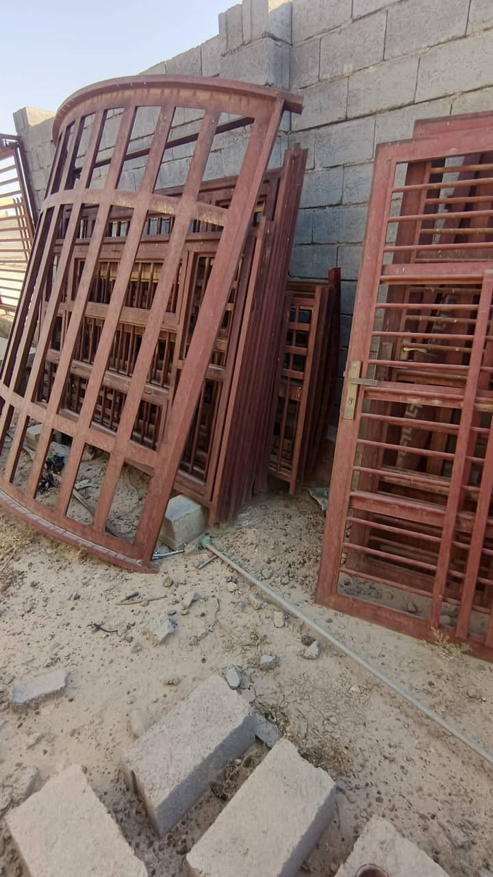كرستة طابق  اول ابواب وشبابيك حديد درجة اولى ثقيل للبيع
الموقع قرية المختار
التفاصيل

 شباك دائري
6,80 * 2,5
شباك
1,5 * 2,5
شباك
1,80 * 2,5
شباك 
1,80 * 2,5
باب 
110 * 2,85
باب 
110 * 2,85
شباك
2,45 * 140
شباك فر
     2,45*110
للتواصل 

***********
