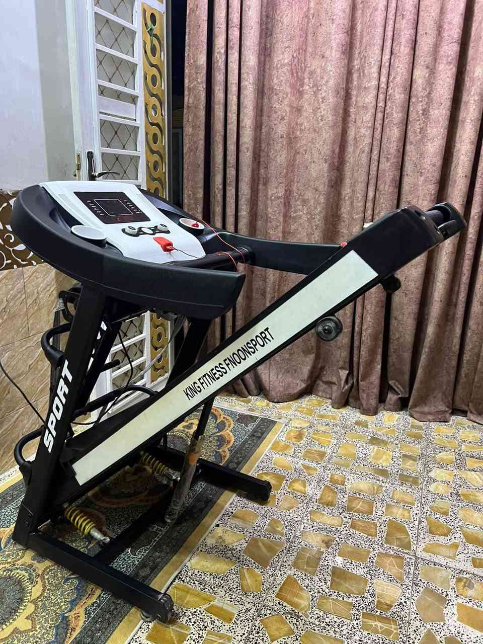 جهاز جري ماركة سبورت سرعه عاليه14.0 يحمل 130 كيلو بي رجاج تكسير شحوم بي شناو بطن بي شاشه تعد وقت سعرات حرارية قياس نبضات القلب مسافه مقطوعه وبي اواكس بلوتوث ومفتاح امان وجهاز يطبك ومياخذ مساحه سعره 280 الف بغداد يوجد توصيل محافظات ***********
