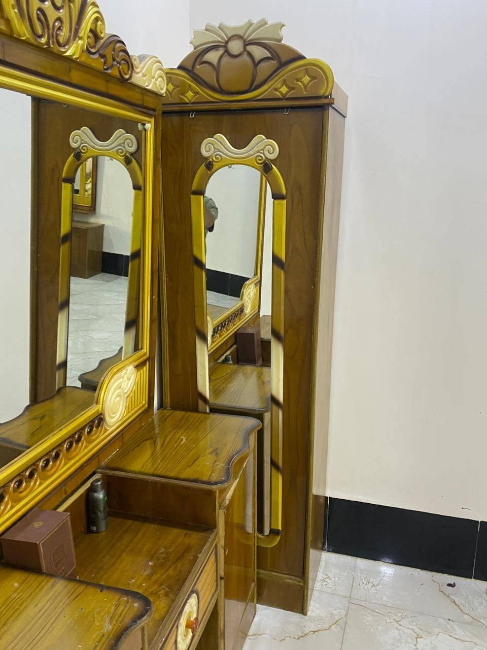 سلام عليكم     غرفة للبيع
الغرفة نظيفة ومرتبة وحالتها كلش زينة، 
السعر مناسب 
اللي مهتم يراسلني خاص، 
او يتصل على رقم ***********
مكاني تكريت القادسيه قطعة 500
