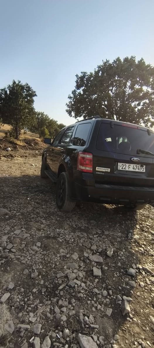 فۆرد اسکیپ 2008 لیمتدی فول مواصفات 
شەش پستن 
کوشن جلد
کوشن کارەبای
کوشن هیتر 
سەقف سلایت 
دەبل اکسل 
بێ سبوخ 
یەک پەلە ساردی هەیە 
294000 رۆیشتیە 
سعری82
رەقەم تەلەفۆن ***********
*********** أربيل, العراق
