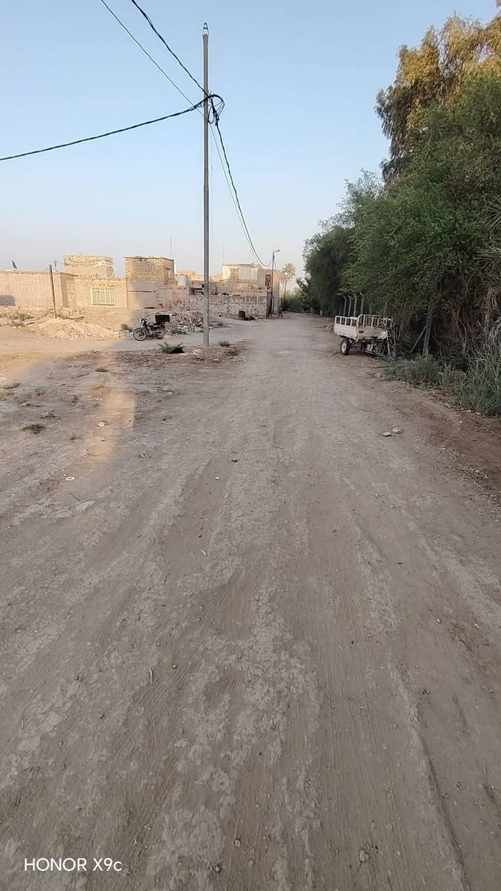 سلام عليكم يوجد عرصه البيع المنطقه مال عقيل الغازي المساحه 230متر مربع ركن عله شارعين قريبه عل شارع العام كهرباء وماي ومجاري كلشي متوفر الاستفسار اتصال عله هاذا الرقم ***********
