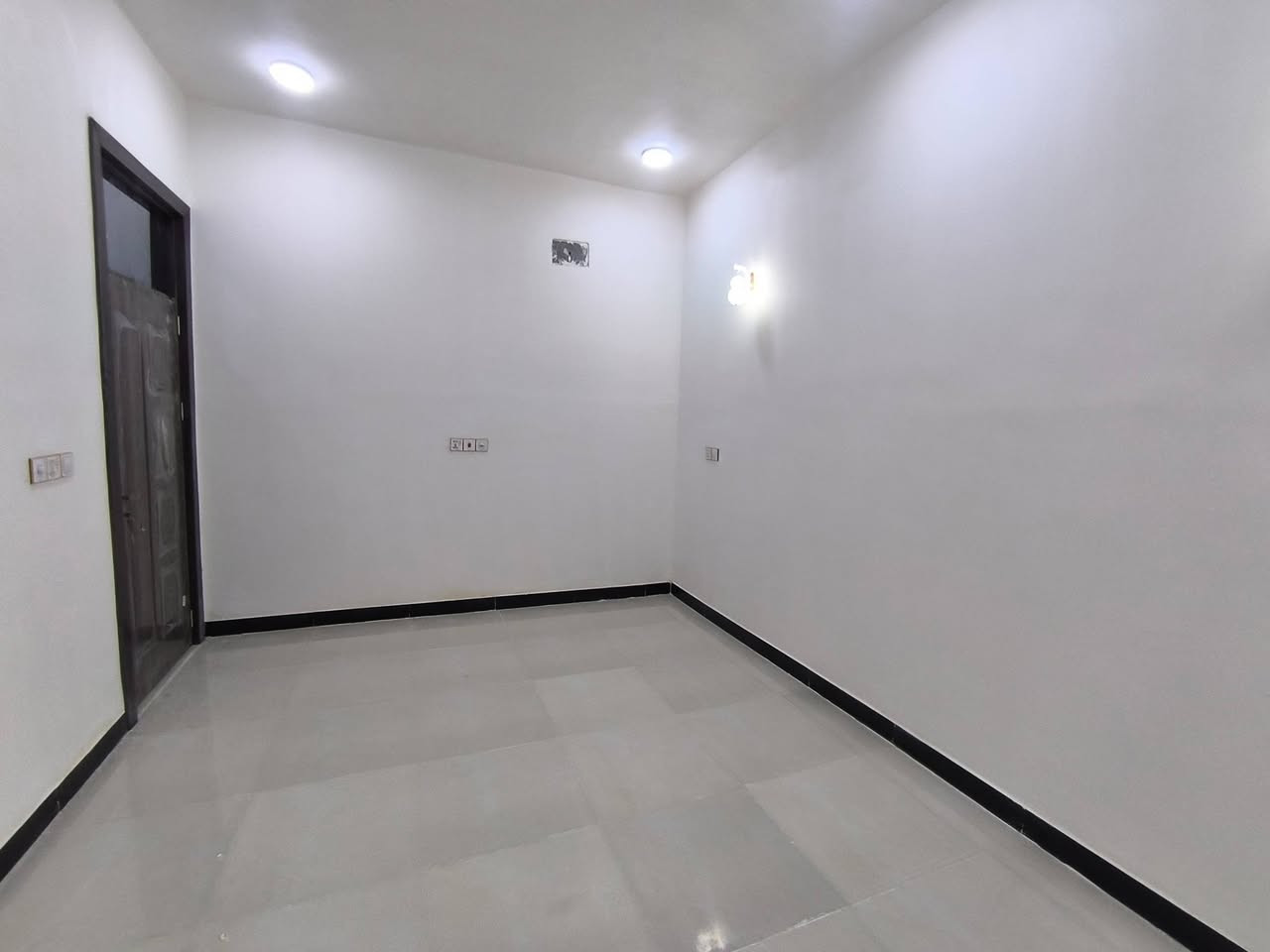 🏠 دار للبيع – النجف الأشرف / حي ميسان
📐 المساحة: 100 متر
📍 الموقع: حي ميسان – خلف سكلة الكرعاوي
🏡 بناء حديث – غير مسكون
🧱 بناء طابوق + صب كونكريت
🛣️ شوارع مبلطة بعرض 12 متر

🔹 يتكون من:
• استقبال
• صالة
• غرفة
• مطبخ
• صحيات

💰 السعر: 41 مليون دينار

📞 للتفاصيل والاستفسار:
***********
