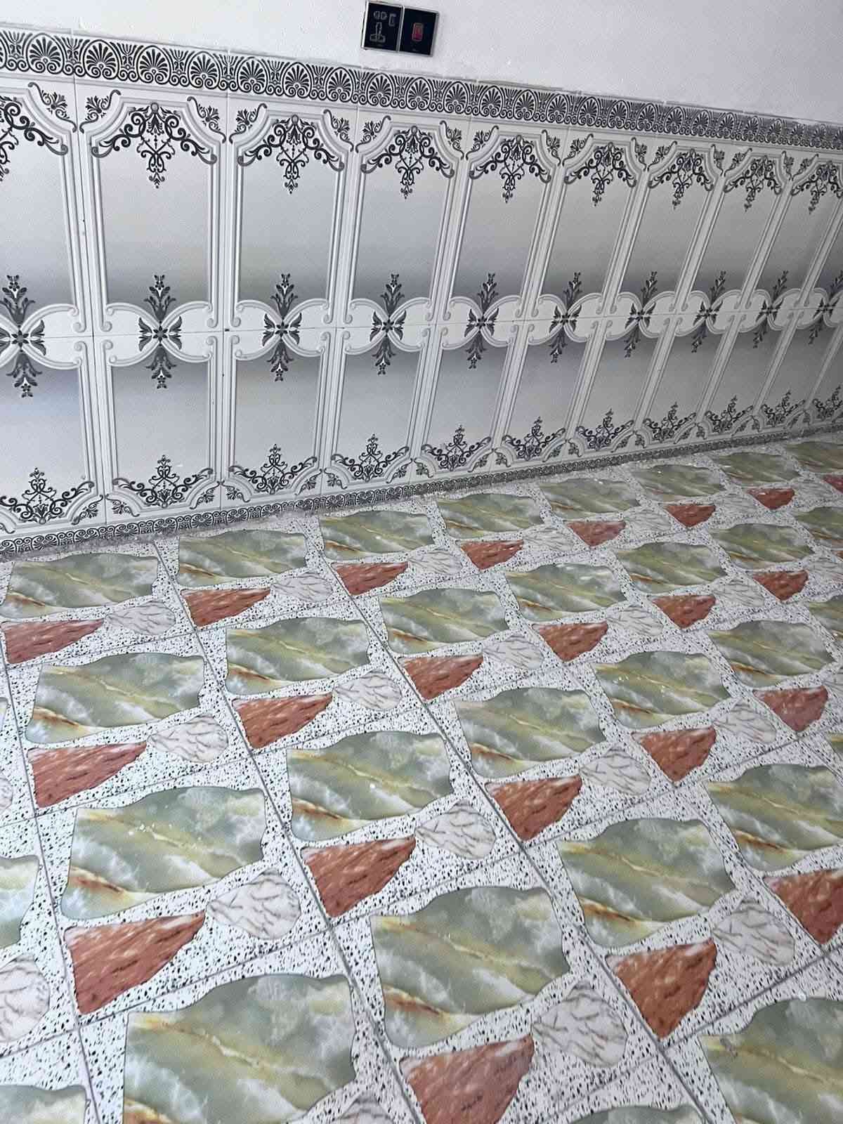 دار للبيع مساحه 50 متر طابقين حي الوفاء منطقه 41, الف  شارع 15 غرف اثنين مطبخ صاله صحيات سعر البيع 90 مع  المجال للاستفسار مكتب بركات ام البنين ***********
