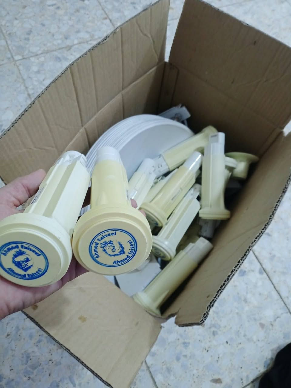 متوفر بورات شرط الشغل والضمان (والنظافه)  جمله ومفرد متوفر توصيل لكل المحافظات ***********

نص مكتوب في الصور:
- Ahmed AlFaisell
- ٢٠:١٠ ٢٠٢٦/٠٩/٢٤