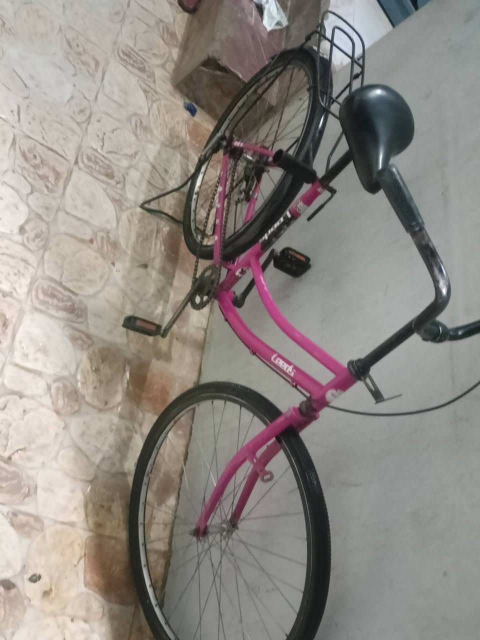 ٢٦ • ليدز • نظيف