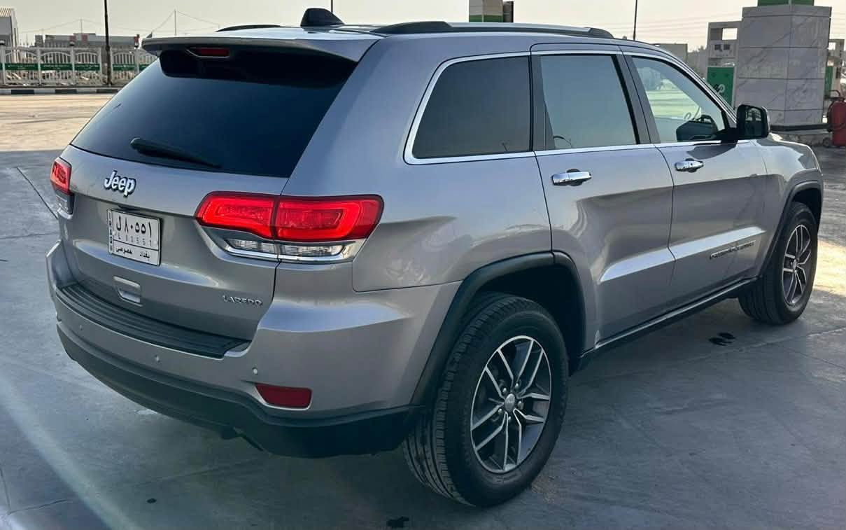 السلام عليكم
للبيع او مراوس 
Jeep Grand Cherokee 
Limited 2018
السعر 163 ورقه 
جيب جراند شيروكي ليميتد 2018
ماشيه 133 
سياره كفاله كير ومكينه حداديه وتخم تاير وتبريد كله 
جاهز  يعني بدون اي نقص 
رقم بغداد بسمي 
✅ المواصفات :
🎨 اللون: سلفر
🌍 وارد أمريكي
⚙️ محرك 3.6 لتر
🔩 6 سلندر
🛞 دفع AWD
💎 المواصفات:
رادار
توقف ذاتي عند التحذير
• شاشة لمس
• بلوتوث
• Android Auto
• كاميرا خلفيه 
• حساسات أمامية
• حساسات خلفية
• مقاعد جلد
• تحكم كهربائي بالمقاعد
• مثبت سرعة
• بصمة وتشغيل ذكي
• مكيف أوتوماتيك
• نظام تحكم بالمقود
✅ فئة ليمتد
✅ ما عدا الفتحة
صور حادث بالمنشور 
✅ جاملغ امامي وخلفي 
ولباب يمه صبغ يعني سياره 3 قطع بيها شرط بدون دواخل بدون ارباك 
 بدون دواخل 
مكاني بغداد بسمايه 
سعر 163 ورقه 
***********

نص مكتوب في الصور:
- 000-25614849 - 07/18/2019 - IAA 000-25614849 - 07/18/2019 - IAA 000-25614849 - 07/18/2019 - IAA 000-25614849 - 07/18/2019 - IAA 000-25614849 - 07/18/2019 - IAA 000-25614849 - 07/18/2019 - IAA Bidfax.info
- 000-25614849 - 07/18/2019 - IAA    000-25614849 - 07/18/2019 - IAA    000-25614849 - 07/18/2019 - IAA
- 000-25614849 - 07/18/2019 - IAA
- BidFox.info