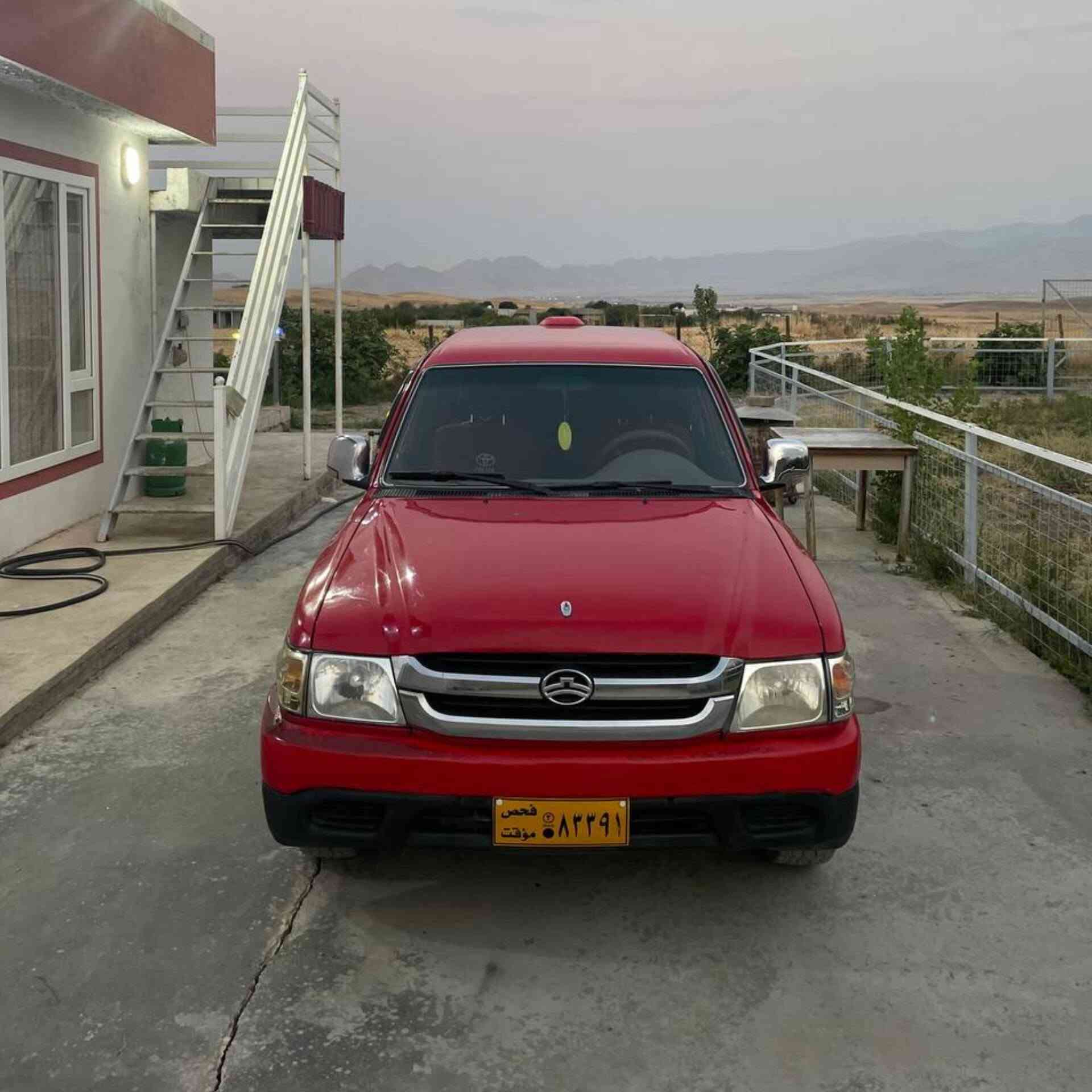 پیکاب دێر ٢٠٠٩ مەکینە بەخ
گێڕ و مەکینە و ئەکسڵ بە شەرت
بێ دەعم و لێدران بێ بۆیاخ
چوار تایەی نوێی لە ژێرە

داشبووڵ مەرزیە ناو فۆڕمیکا
چوار جام کارەبا و قفڵ مەرکەزی

سەیارەکە تا بڵێی بە هەڵمەت و بێ کێشەیە
تکایە موشتەری نیت سەرم مەیەشێنە

نرخی ٥٠ گەڵا و کەمێک مەجال
گۆڕینەوەش ئەکەم لەسەر دڵ گرتن

شوێن : قەڵادزێ
***********
