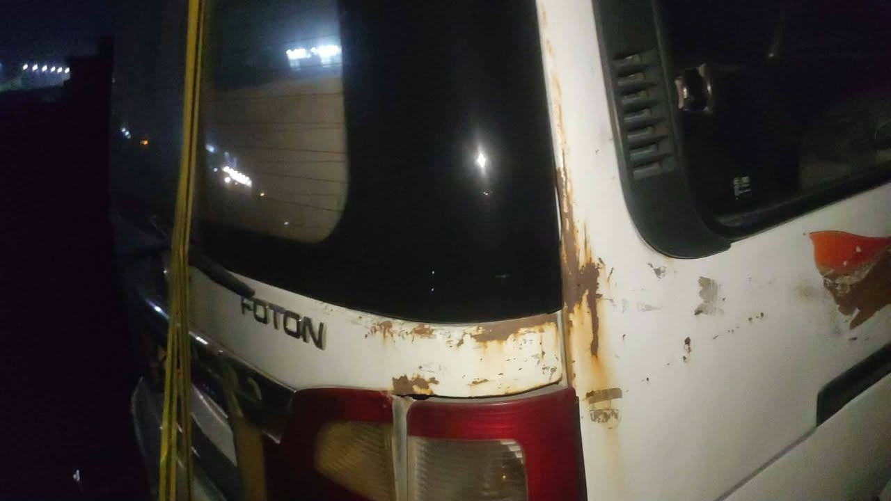 السلام عليكم فتون للبيع موديل 17 رقم نكليزي سياره بيها ضربه موضح بالصورة وياها دعاميه الخليفه صندوق مابي شي وباب السائق هم طخه بسيطه المكينه بيها خيط تبخير لاخياس ولاشي  شواصي جاملغ مغلف سياره حلوه السعر 85 وبيها مجال بسيط مكاني بغداد قرب بسمايه الإستفسار أكثر ***********
