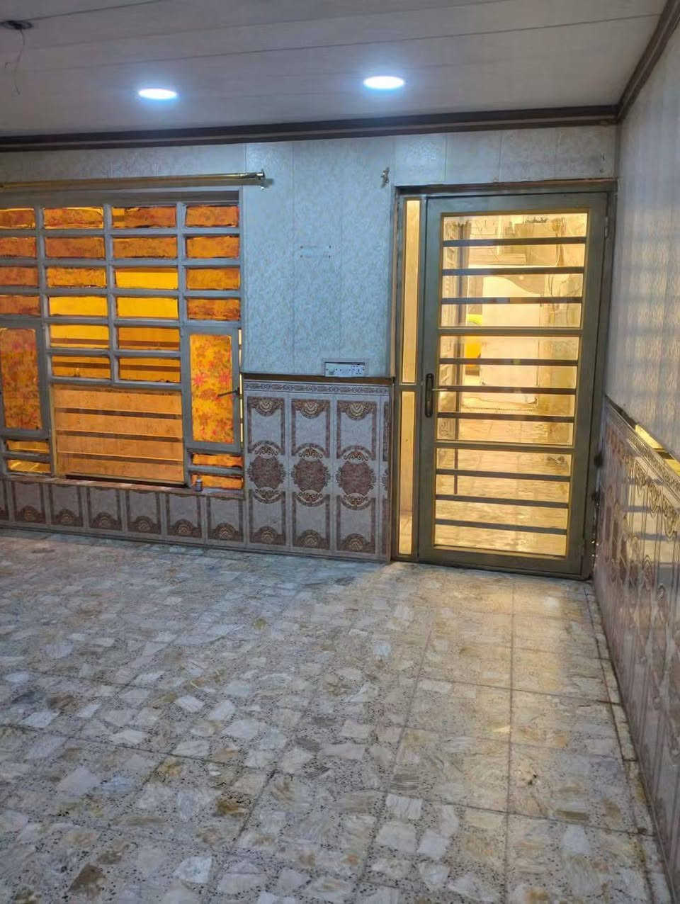 دار للإيجار مساحة 100م
طابق ونص 
حي البساتين حي السلام
من جهة المستوصف.. نهاية شارع أبو تيسير. 
ايجارة 300 
أكثر استفسار اتصل 🗣📲📞
واتساب 
***********
