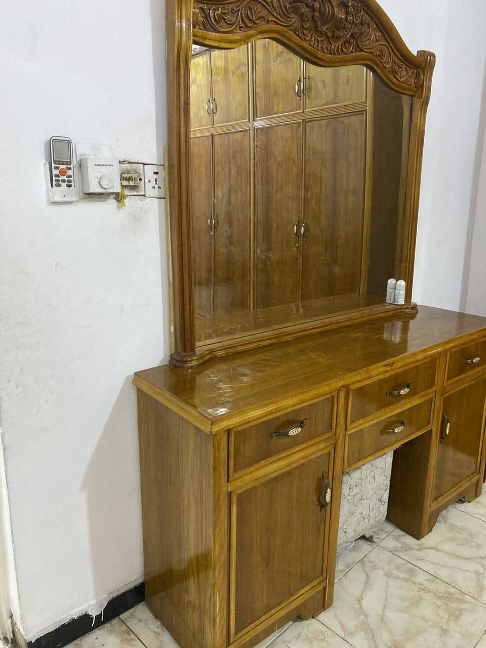 غرفه للبيع نظيفه ما مستخدمه غير شهر واحد / صاج طبيعي واصلي
العنوان بغداد الكاظمية 
السعر مليونين وبيها مجال 
هذا رقم الهاتف واتساب ***********
