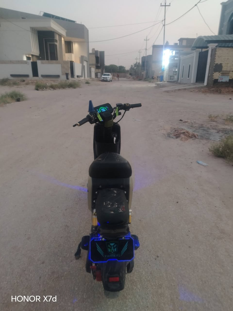 سلام عليكم دراجه شحن ار ٩ اربعه بطاريات فول بصمات كرتات تشغيل عن بعد دراجه خير من الله السعر 375 مجال. رقم الهاتف ***********
