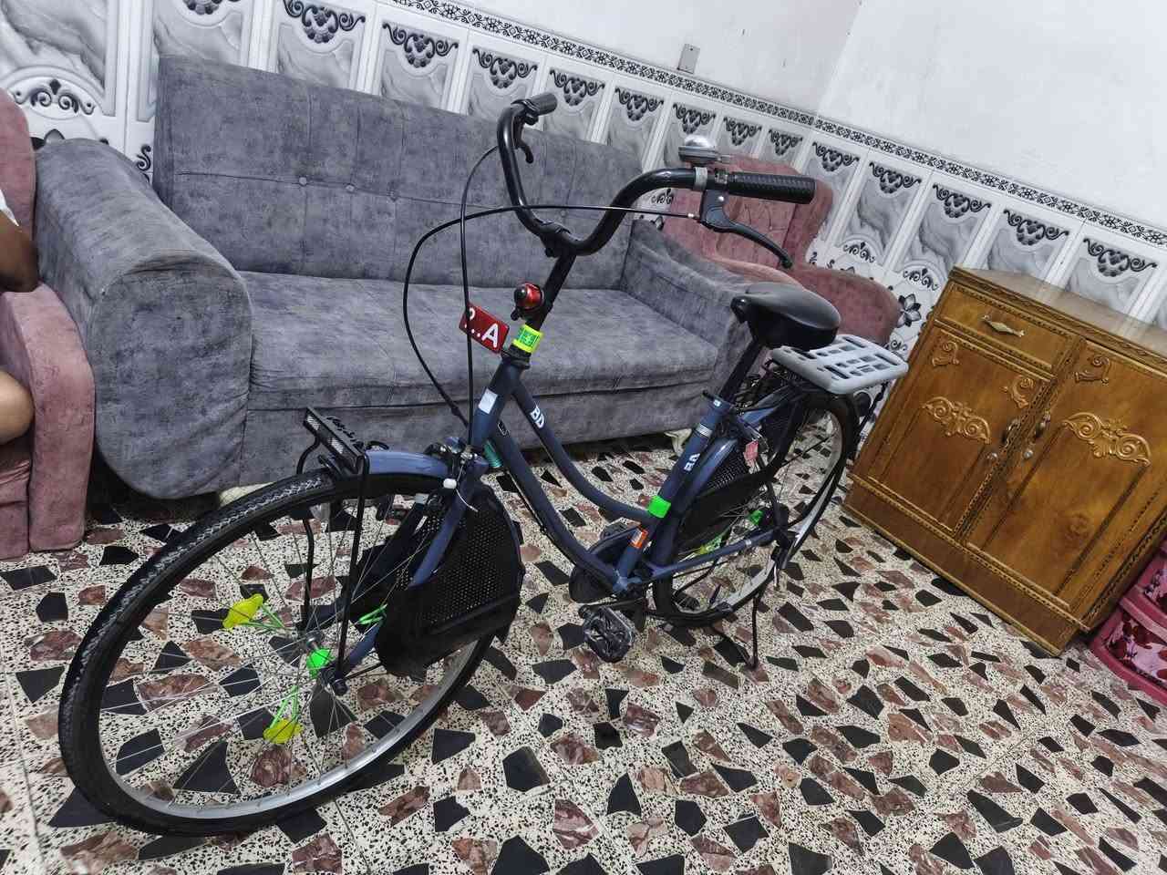 السلام عليكم بايسكل بناتي حجم ٢٦ بايسكل جديد رمبةرايدة 150وبي مجال مكان كمالية رقم ***********واتساب

