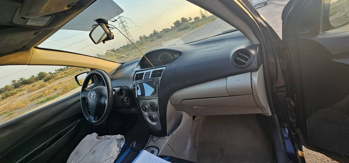 السلام عليكم
تيوتا يارس 2007 امريكي  للبيع 
مكينة 1500 CC
كير اوتماتيك
تبريد شغال وثلج
اللون ازرق نيلي غير محدد مصبوغة حزام اثر جراد بدون حادث
قمارة ما مصبوغه ومبينة بيها جراد بلصورة
لايت زنون و بلوجكترات زنون جديد
بيها بعض الخدوش لان سيارة عمرهة 19 سنة
نقص السيارة 
صدر  + دسكات 
وبعد مابيهة كل نقص 
رقم بغداد الجديد 
العنوان بغداد الدوره عرب جبور 
سيارة بسمي شرط التحويل 
السعر 55 وبيها مجال بسيط
متوفر وخاص و واتس اب 
***********
