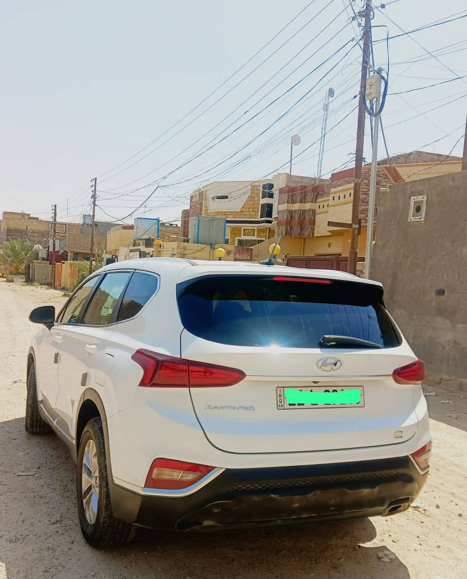 السلام عليكم سيارة سنتافيه ٢٠١٩ خمسة راكب محرك 2400 ماشيه 103 الف جاهزه اي نقص مابيها السعر 160 وبيه مجال للاستفسار *********** بيه واتساب
