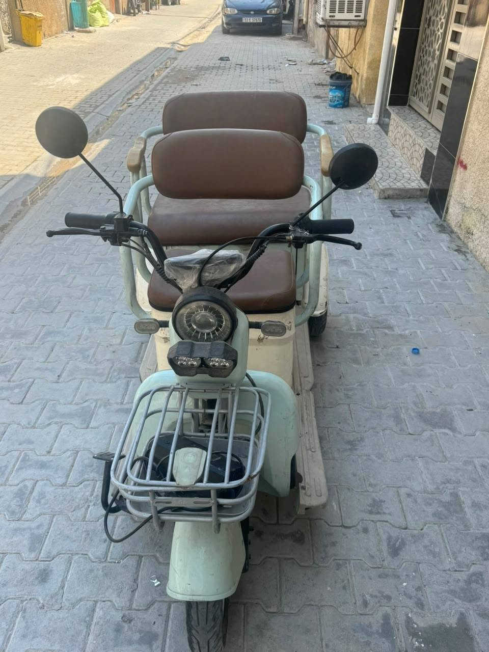 السلام عليكم دراجه شحن ٣ عجلات شغاله كامله جميع المواصفات كامله رايدها ب٦٠٠ قفل   عنواني بغداد الوشاش رقم ***********
