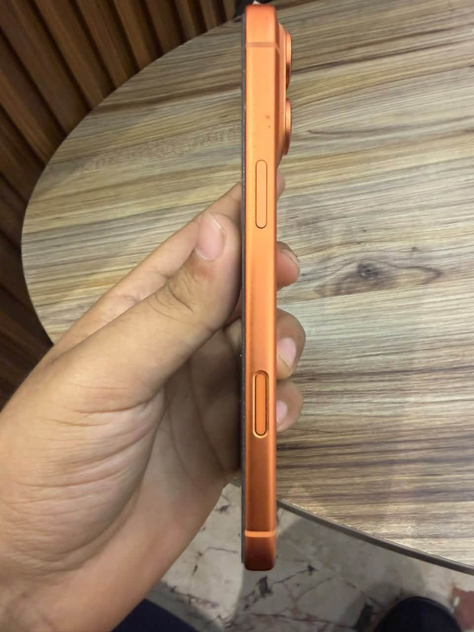 السلام عليكم ايفون 17 pro max  للبيع  مشحون 40 مرة بطارية 100 السعر 1850 سيم كارت 256 (***********)

