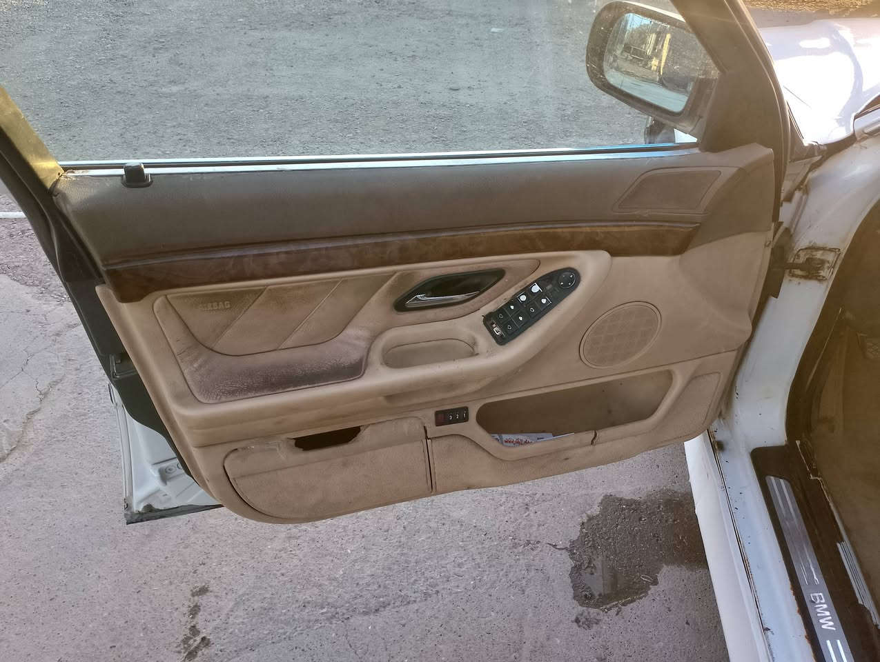 740 موديل 97 سنويا جديده خفاش للبيع سياره حلوه ونظيفه ترايك وين ما تريد مكينه كير حداديه باتري تبريد غرفه كهرباىيات تايرات كله جديد سعرها 60وبيها مجال تلفون ***********
